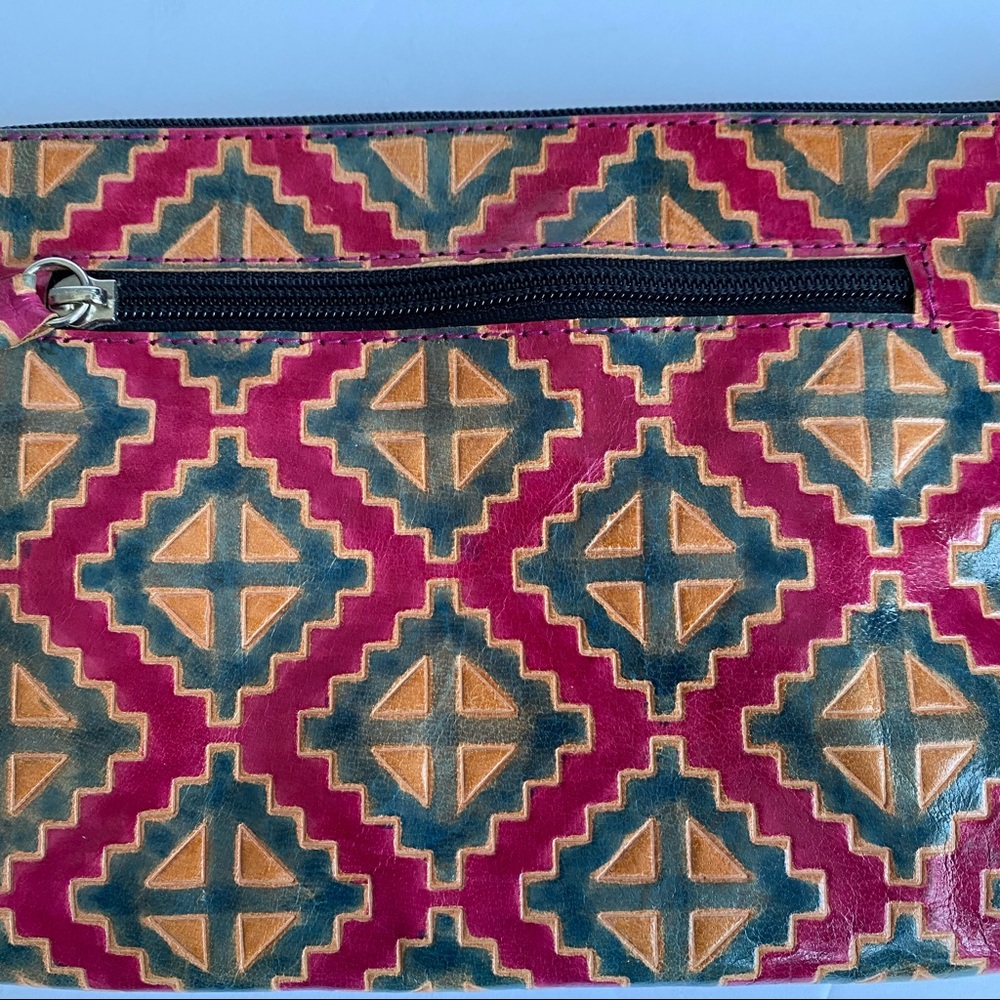 Geometric Patterned Clutch Wristlet - Picture 3 of 6